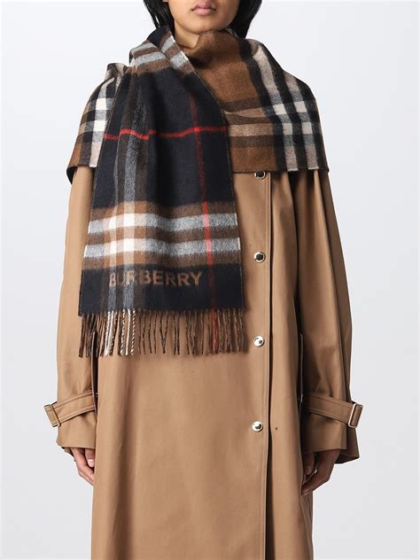 burberry sciarpa outfit|Burberry Sciarpa .